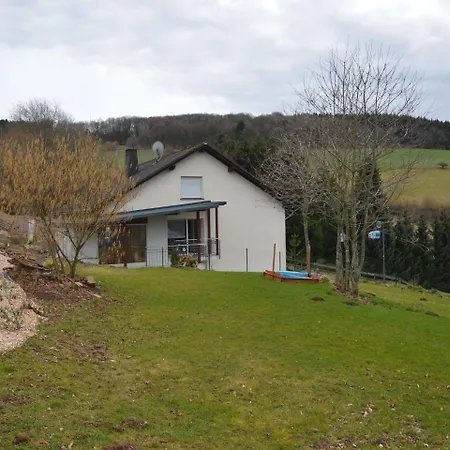 Luxurious In Eifel Near Town Center شقة *